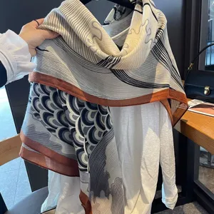 Grande foulard quadrato da donna, elegante scialle con motivo a onde protezione solare, morbido.