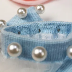 Calcetines de cristal transparentes azul claro con perlas elegantes para verano.