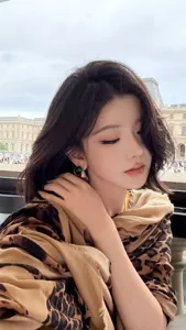 Leopard print cotton linen scarf for women, long lightweight shawl with stylish tassels for spring.