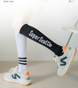 Professionele compressie-sportSokken voor hardlopen, fitness, yoga en spierondersteuning detailweergave.
