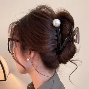 Perlen Haarklammer für dickes Haar, elegantes V-förmiges Design Detailansicht zum Styling.