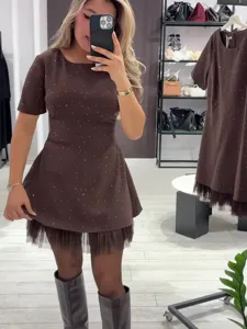 Damen Rundhalsausschnitt Kurzarm Strass schmal Netzsaum Kleid Detailansicht, elegante Mode.