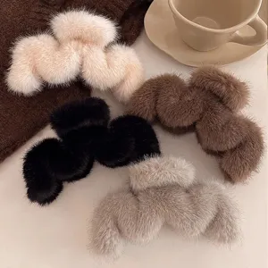 Pinza para el pelo grande y esponjosa para mujer en invierno, accesorio de pelo peludo.