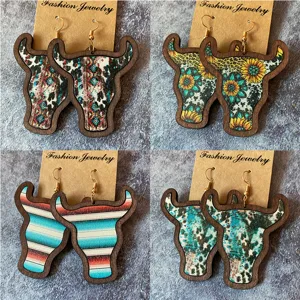 Boucles d'Oreilles en Bois Tête de Taureau Rétro Western Bohème Crâne de Bœuf Pendantes pour Femme Crochet en Alliage Bijoux Ethniques
