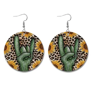 Westerse retro stijl ronde lederen oren met cactus rock teken, zonnebloem en luipaardprint.