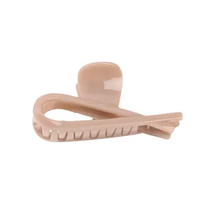 Minimalistische Acryl Haarklammer für Damen, elegante nude geometrische große Haifisch-Klammer.