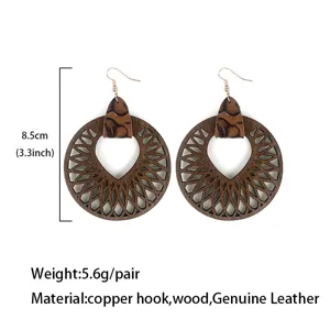 Boucles d'oreilles pendantes en bois ajouré Mandala rétro avec cuir et crochet.