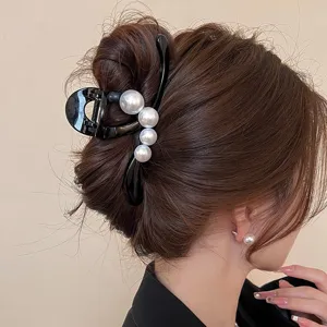 Schwarze Perlen Haarklammer für Damen, elegante Haarkralle für stilvolle Hochsteckfrisuren.