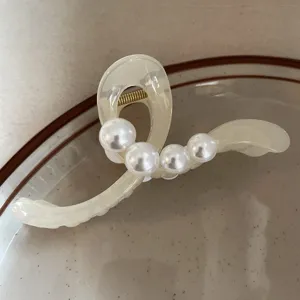 Elegante Perlen Haarklammer für Damen, schicker Haargreifer aus Kunstharz für stilvolle Alltagsfrisuren.