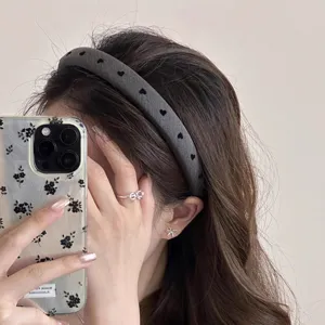 Korean style wide brim gray velvet headband featuring black hearts, detail shot showing sweet hair accessory.
