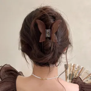 Elegante braune Schmetterling Haarklammer, Acetat Hai Klammer für Damen Frisuren am Hinterkopf.