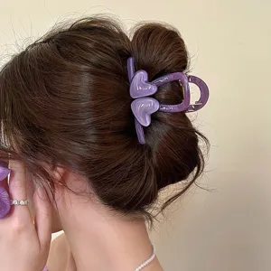 Modische lila Herz Haarklammer für Damen, elegante Sommer Acryl Haarspange für den täglichen Alltag.