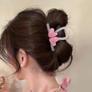 Süsser rosa Herz Haarklammer, schicker transparenter Acryl Haargreifer für elegante Frisuren.