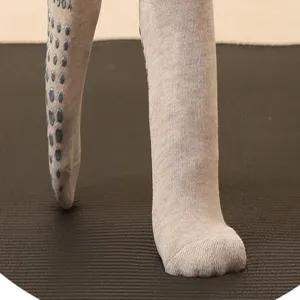 Bequeme Antirutsch Yogasocken mit Noppen, ideal für Pilates, Fitness und das Training zu Hause.