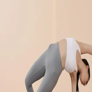 High waist grey yoga leggings and white sports bra set, perfect for fitness and pilates workout.