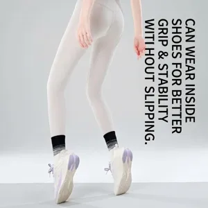 Gradient anti-slip yoga socks for women, breathable mid-tube sports socks for fitness and pilates.