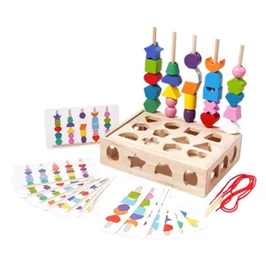 Holz Formensortierspielzeug Set mit Steckbox, bunten Bausteinen und Karten für die Früherziehung.