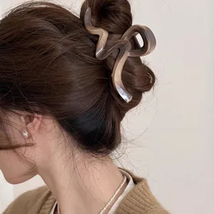 Large Wavy Line Hair Claw Clip For Women Gradient Milk Coffee Color Shark Clip Elegant Geometric Fashion Hair Accessories