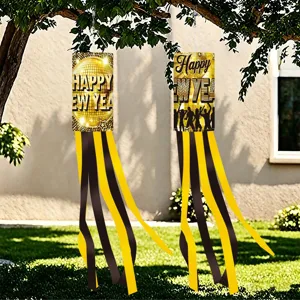 Buiten Nieuwjaar feest windsok hangende decoratie met discobal patroon en geel zwarte serpentines.