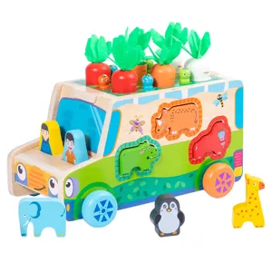 Voiture jouet éducatif en bois pour tout-petits, trieur de formes et jeu de carottes.