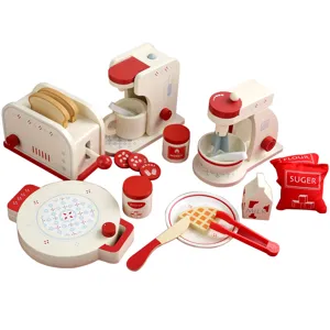 Set di giocattoli da cucina in legno con tostapane e macchina da caffè rossa per bambini.
