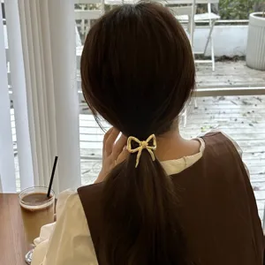 Cravatta per capelli con fiocco dorato elegante accessorio per coda di cavallo donna chic