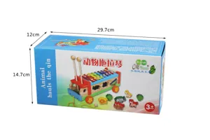 Voiture à tirer en bois avec xylophone et blocs de tri de formes pour l'éveil des tout-petits.