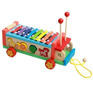 Jouet de voiture à tirer en bois pour bébé avec xylophone à 8 notes et trieur de formes.