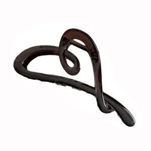Elegante molletta per capelli a forma di cuore, design minimalista chic per styling quotidiano.