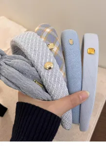 Süßes hellblaues Haarreif-Set für Damen, stilvolle Haarbänder mit kleinen dekorativen Metallschildern.