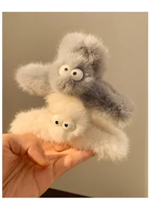 Plüsch große Augen Haarkralle Detail, weicher pelziger Haargreifer für süße Frisuren Herbst.
