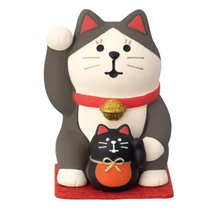 Cute mini resin beckoning cat ornament close-up, perfect for desktop and office decoration.