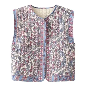 Vintage floral quilted vest for women, stylish sleeveless cotton outerwear for casual daily wear.