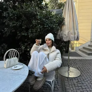 Élégante veste d'hiver courte et chaude en polaire sherpa blanche douce pour femmes