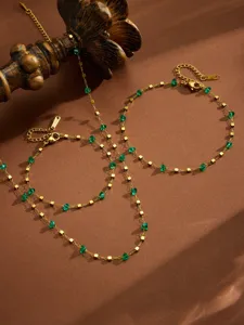 Collana catena in acciaio inossidabile dorato con perle di pietra verde irregolare per donna.