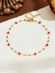 Collana in catena di acciaio inossidabile dorato con perle di cristallo rosso.