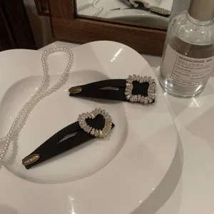 Ensemble de pinces à cheveux en ruban noir chic avec boucles en cristal carré et cœur.