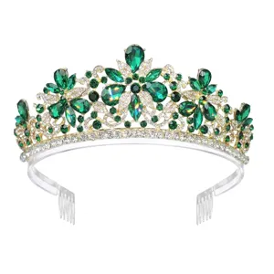 Detaillierte Ansicht der luxuriösen grünen Kristall Braut Tiara Krone aus Legierung und Stein.