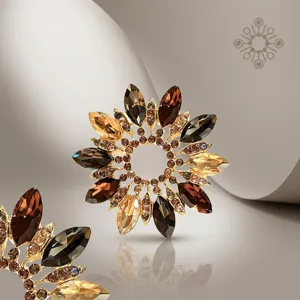 Broche fleur en cristal vintage pour femme, épingle de manteau élégante en strass.