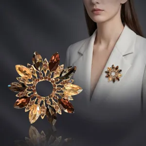Broche Fleur en Cristal Vintage pour Femmes Broche Florale Incrustée de Strass Luxueuse pour Manteaux Costumes Accessoires de Mode Exquis