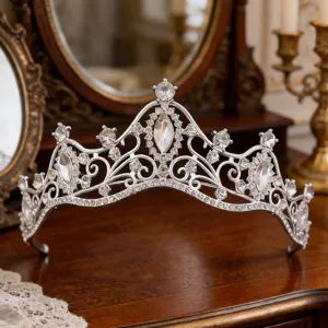 Europäisch-Amerikanische Retro-Brautkrone Legierung Strass Stirnband Prinzessin Geburtstag Hochzeit Party Tiara Haarschmuck Für Damen Mädchen