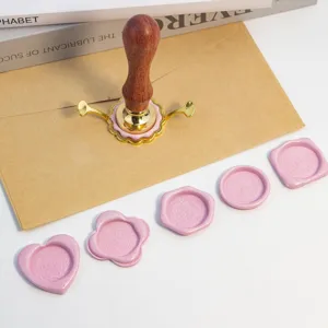 Kit timbro ceralacca con supporto metallo manico in legno e pezzi di ceralacca per decorare lettere