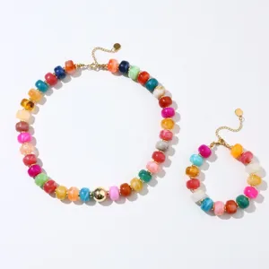 Farbenfrohes Harz Perlen Halskette und Armband Set, lebendiger bunter Modeschmuck Stil.