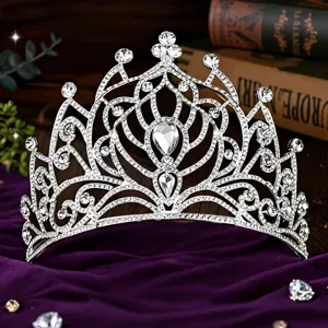 Dettaglio corona sposa in strass stile europeo, grande tiara in lega per matrimonio.