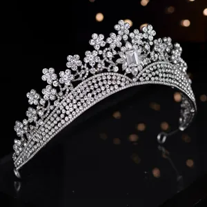 Barock Strass Braut Tiara Detail, glitzernde Kristall Hochzeit Krone Haarschmuck.