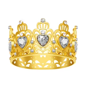 Nahaufnahme der goldenen Legierung Krone mit funkelnden Herz Kristallen für Party.