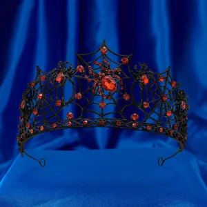 Tiare gothique noire en toile d'araignée avec strass rouges, idéale pour fête d'Halloween.