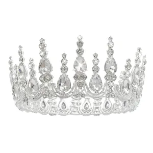 Prachtig zilveren kristallen kroon detail, ronde barokke bruids tiara voor koningin optreden.