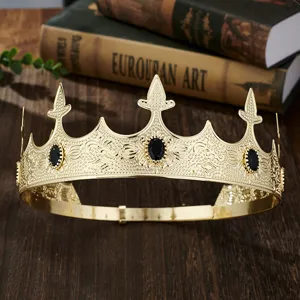 Details of the gold crown king headwear with black gems, perfect for parties and weddings.