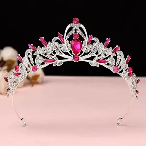 Silberne Braut Tiara mit leuchtend rosa und klaren Strasssteinen fuer Hochzeiten und Partys.